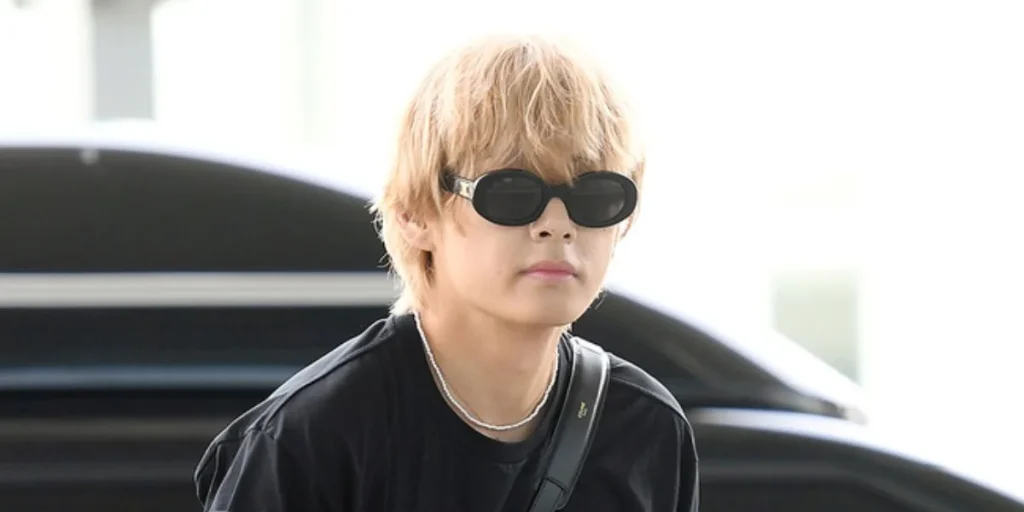 BTS V airport