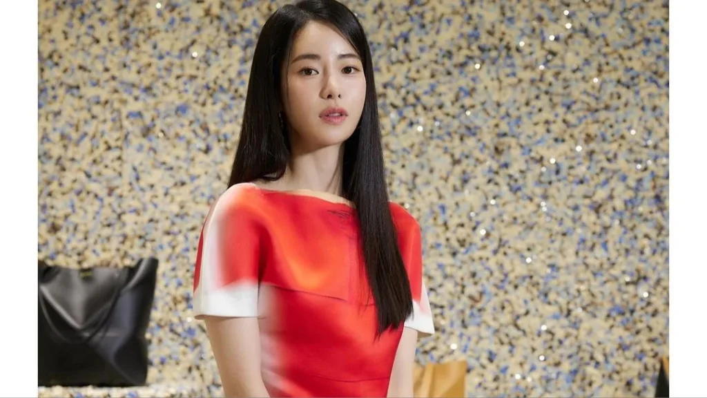 Lim Ji Yeon at LOEWE fall 2023 presentation