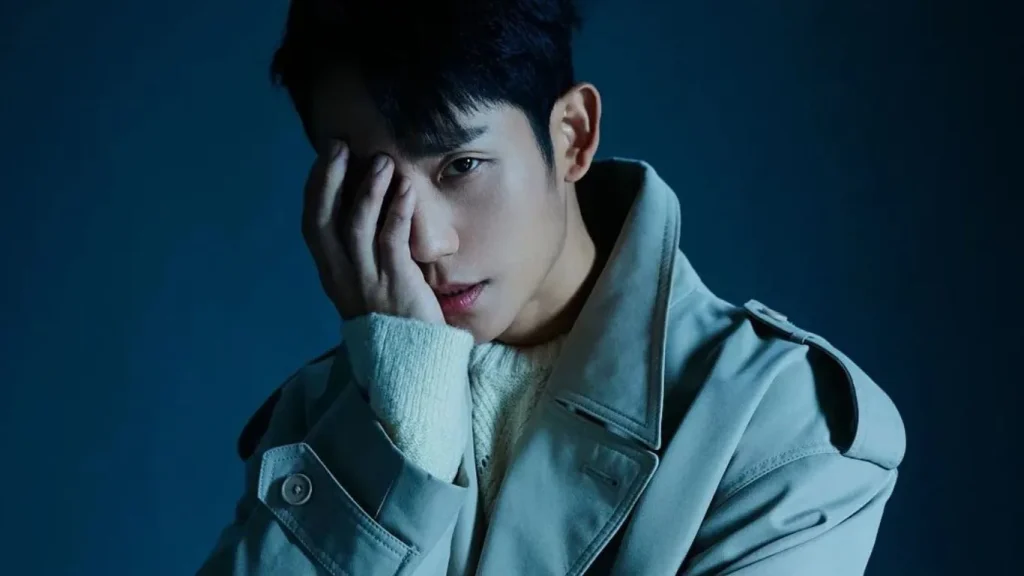 Jung Hae in models dior for Esquire Hong Kong