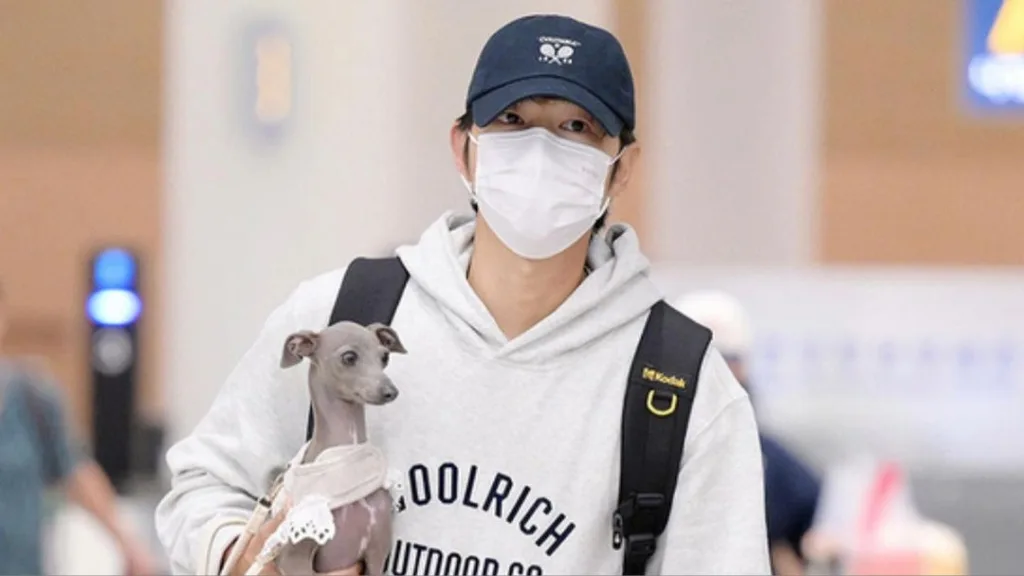 Song Joong Ki at the ICN Airport