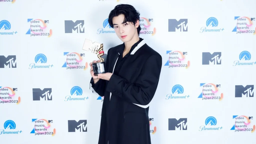 cha eunwoo at the red carpet of MTV VMAJ 2023