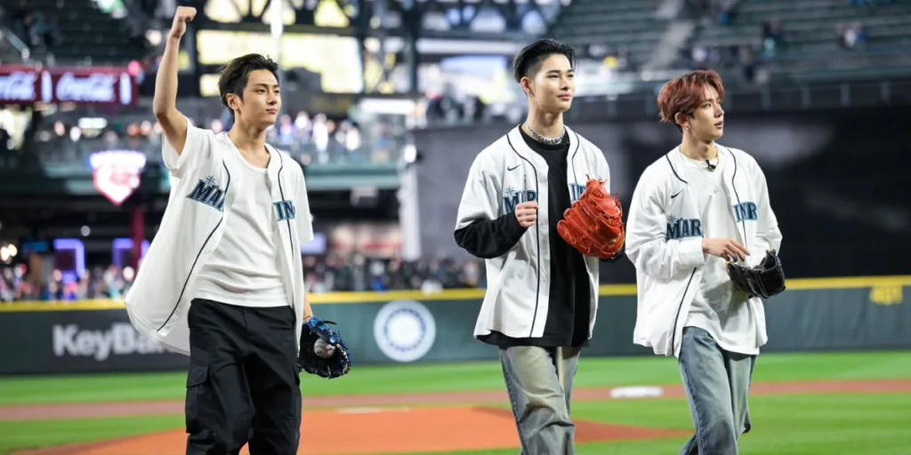 Jay, Ni-Ki, and Heeseung at Mariners vs Braves baseball game