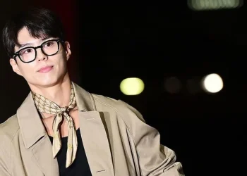 Park Bogum at airport