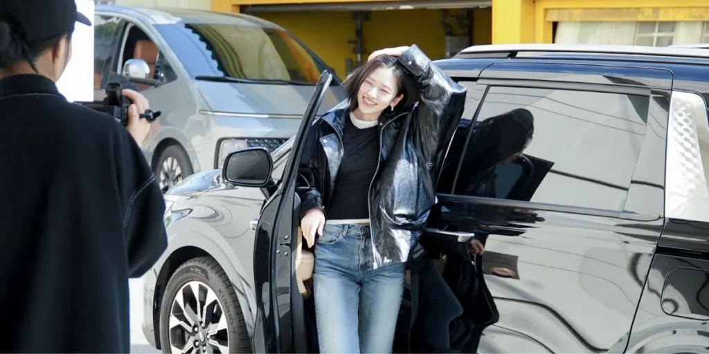 IVE An Yujin driving for the first time on tv