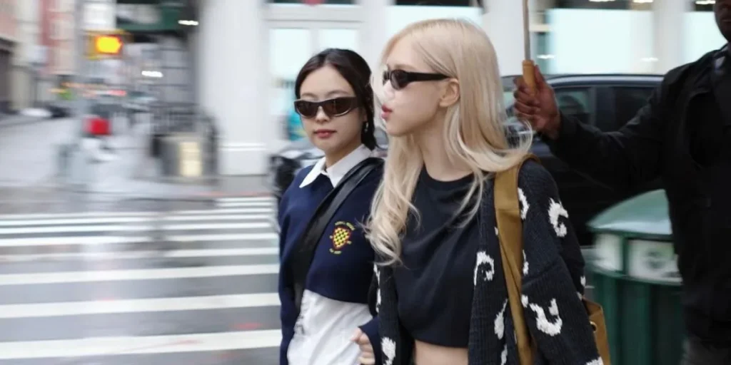 Jennie and Rosé walking on the streets of new york