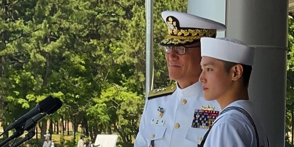 Taeyong at his nav graduation ceremony