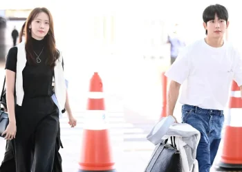 Yoona and Jung Hae In at the ICN airport leaving for Cannes