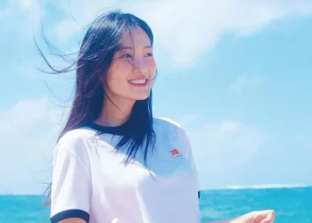 Kim Hye Yoon for Cosmopolitan Korea