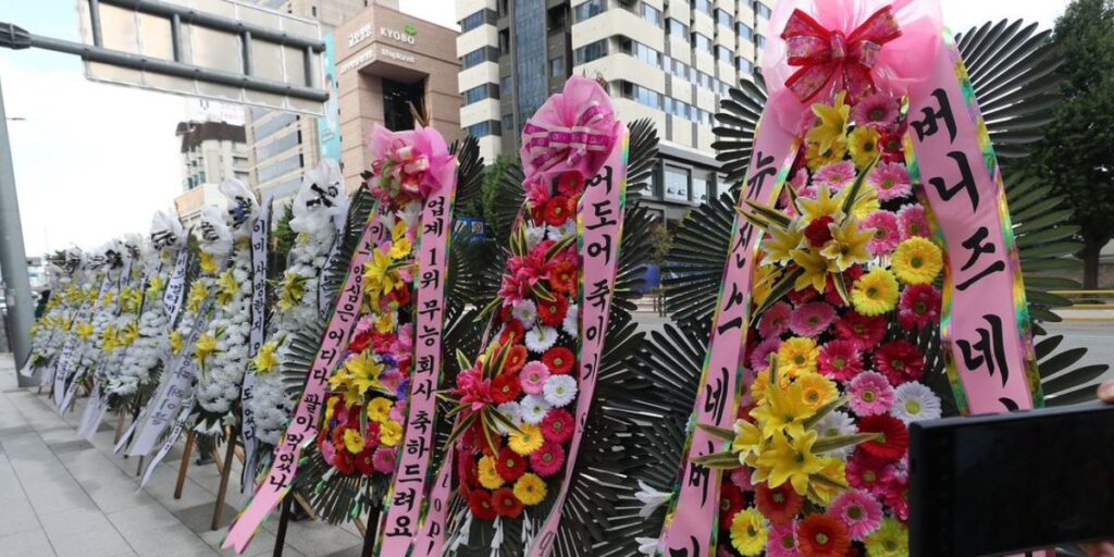 Condolence Wreaths sent by NewJeans fans