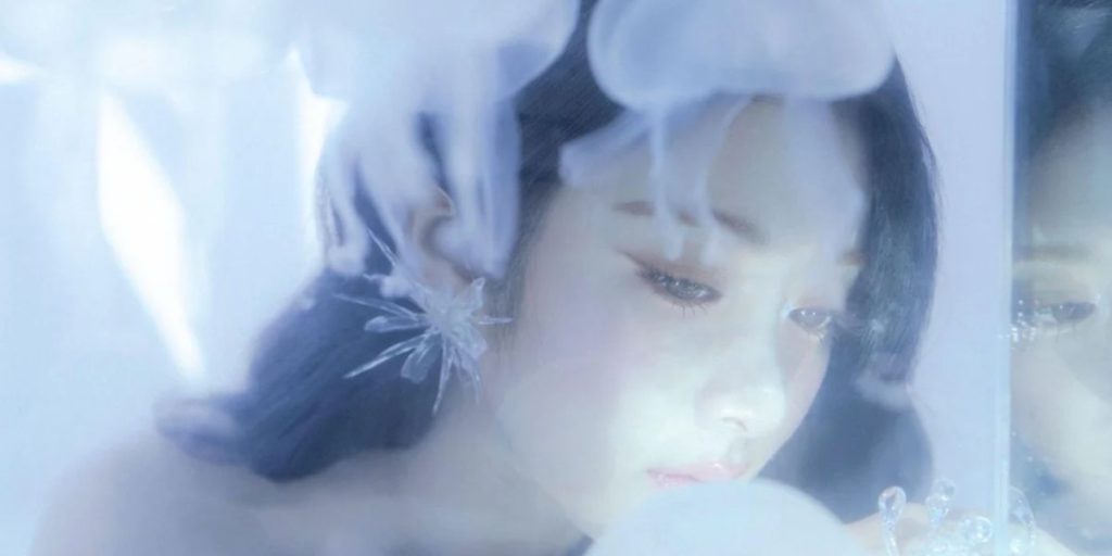 LE SSERAFIM's Huh Yunjin in a teaser for solo single Jellyfish