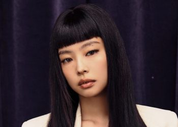 Jennia in a still from ExtraL' from album Ruby