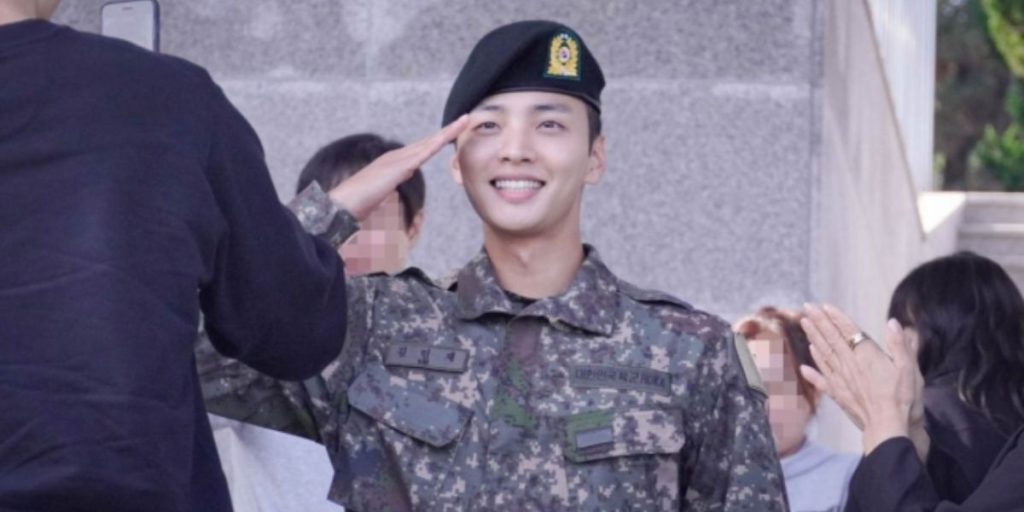 Kim Minjae discharged from the military