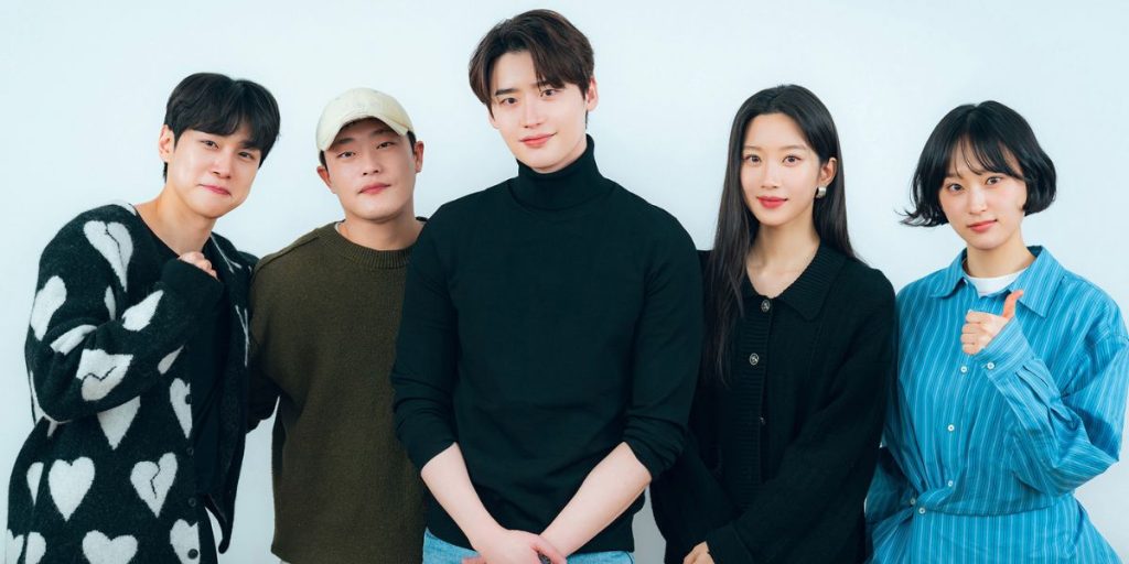 (From Left) Kang You Seok, Im Sung Jae, Lee Jong Suk, Mun Ka Young, and Ryu Hye Young at the script reading of Law and The City