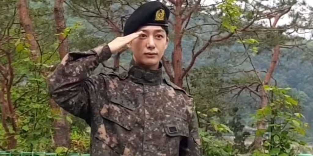 Hyungwon discharged from the military