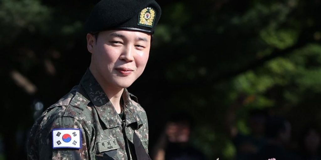 Jimin being discharged from the military
