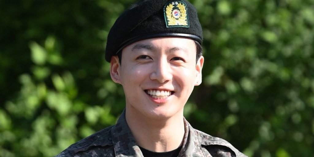 Jungkook being discharged from the military