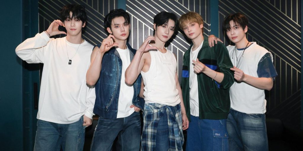 TXT at 2025 Weverse Con Festival [BIGHIT MUSIC] (1)