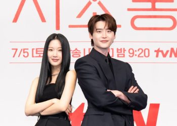Mun Ka Young and Lee Jong Suk at production presentation of tvN drama 'Law and The City'