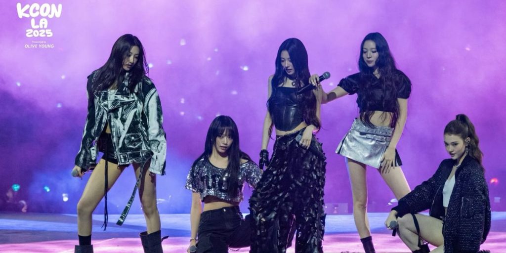 Rookie group MEOVV performing at KCON LA 2025