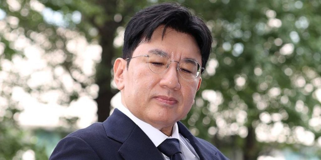 Bang Si Hyuk at the Seoul police station for the questioning of IPO fraud
