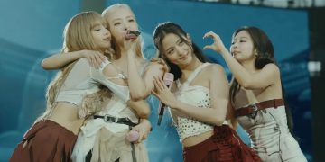 blackpink performing at deadline tour show