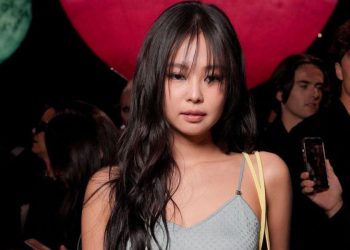 Jennie at Chanel SS26 Show in Paris