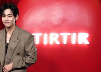 BTS V at TIRTIR pop-up in LA