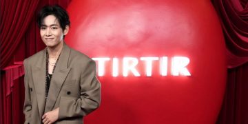 BTS V at TIRTIR pop-up in LA