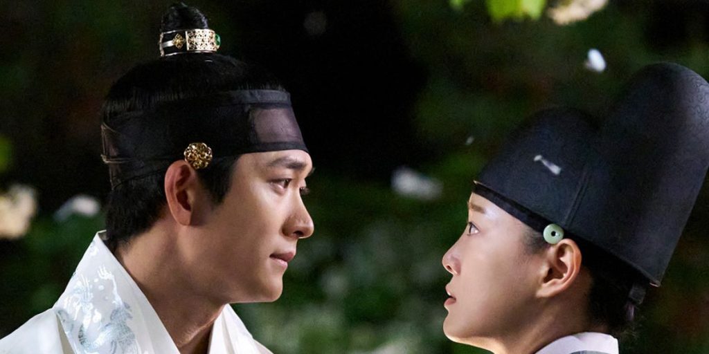 Kang Tae Oh and Kim Sejeong in a still from 'Moon River'