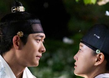 Kang Tae Oh and Kim Sejeong in a still from 'Moon River'