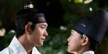 Kang Tae Oh and Kim Sejeong in a still from 'Moon River'