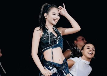 Jennie of BLACKPINK performing during 'Deadline' tour