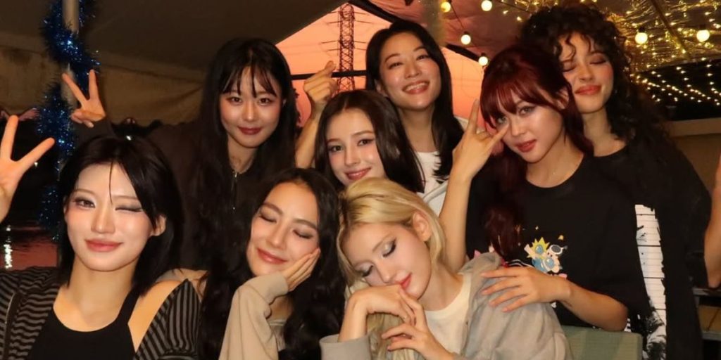 Jeon Somi with the cast of 'Perfect Girl'