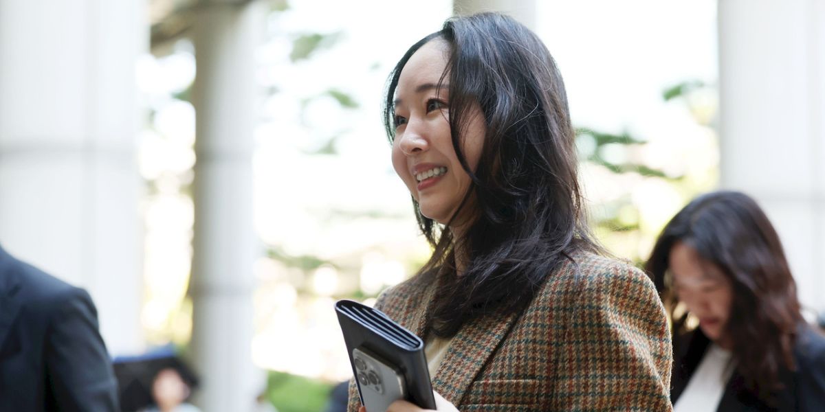 Min Hee Jin arrives for court hearing