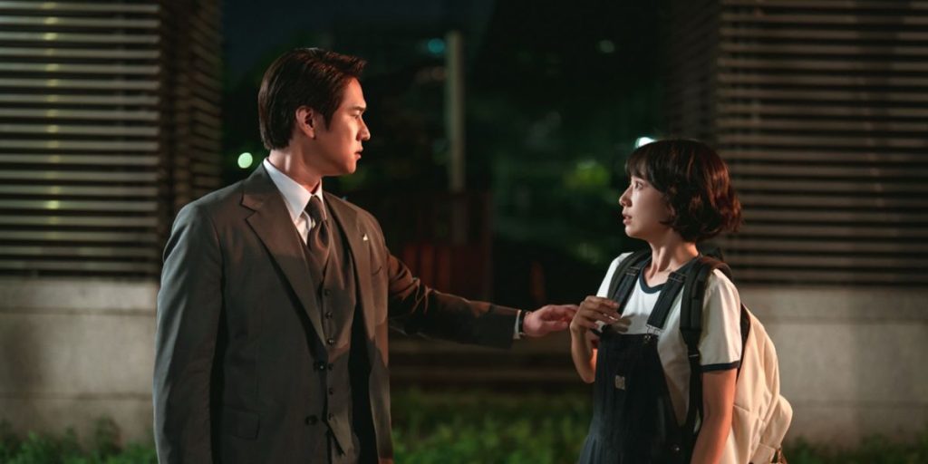 Park Shin Hye and Go Kyung Pyo in a still from 'Undercover Miss Hong'