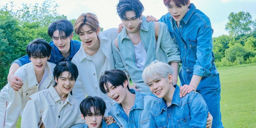 ZEROBASEONE THE 1ST FULL ALBUM ❝𝙉𝙀𝙑𝙀𝙍 𝙎𝘼𝙔 𝙉𝙀𝙑𝙀𝙍❞ Jacket Behind Photo