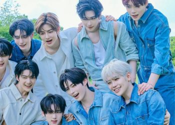 ZEROBASEONE THE 1ST FULL ALBUM ❝𝙉𝙀𝙑𝙀𝙍 𝙎𝘼𝙔 𝙉𝙀𝙑𝙀𝙍❞ Jacket Behind Photo