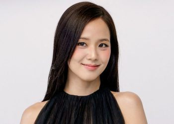 Jisoo at Dior show in Paris