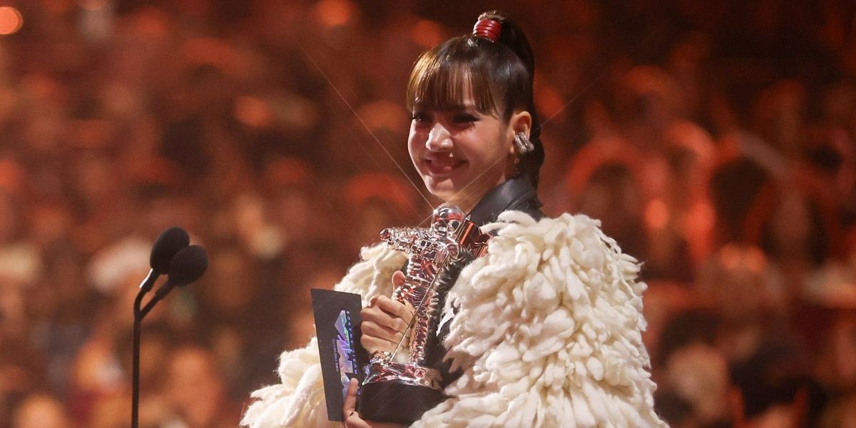 Lisa from BLACKPINK accepting award for Best Pop at MTV VMAs 2026